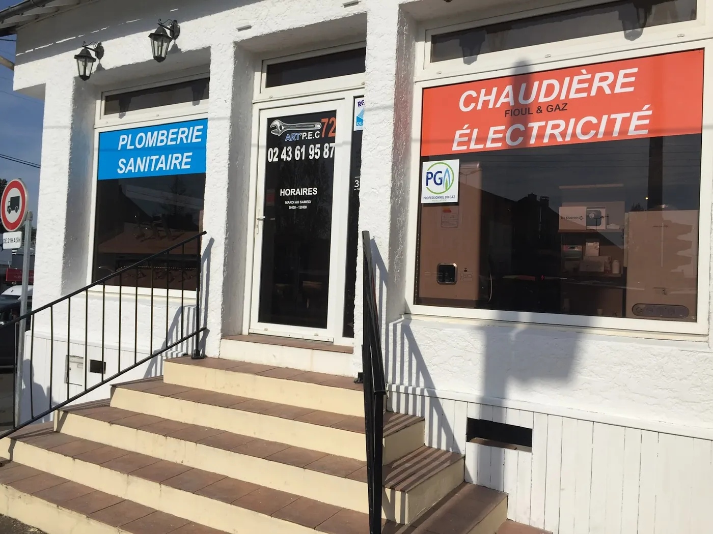 La vitrine du magasin Art'Pec 72 : plomberie sanitaire, chaudière fioul et gaz, électricité