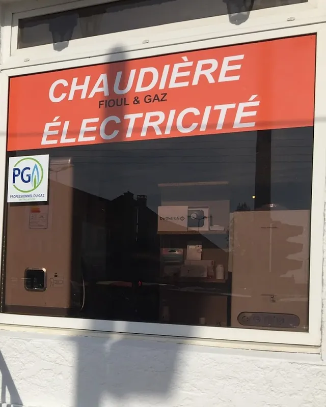 La vitrine du magasin : chaudière fioul et gaz, électricité, et le label PG Professionnel du Gaz